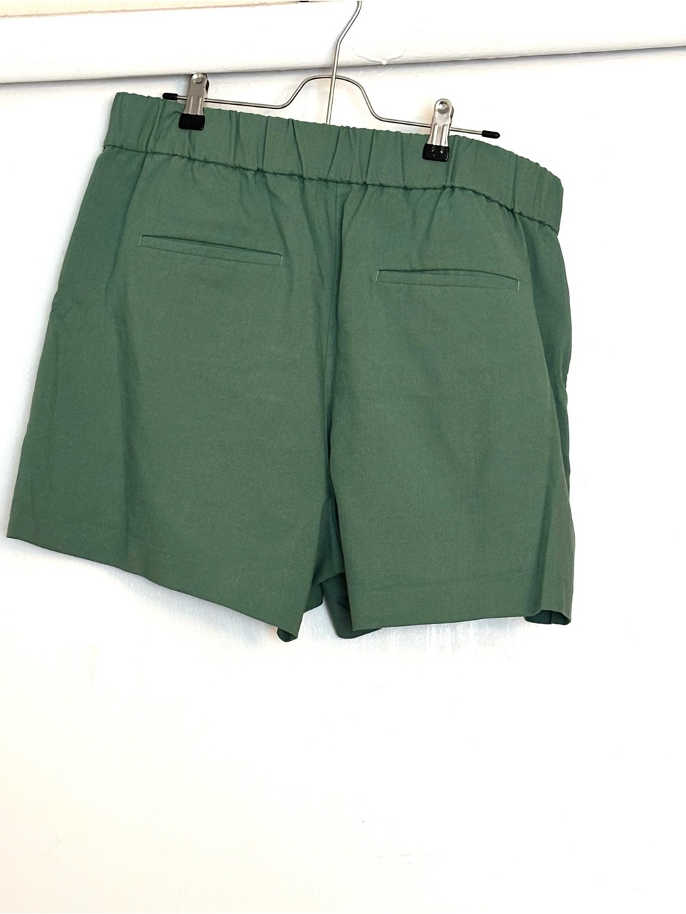 Ann Taylor Green Button Detail Pull On Shorts Size Large - Picture 2 of 4